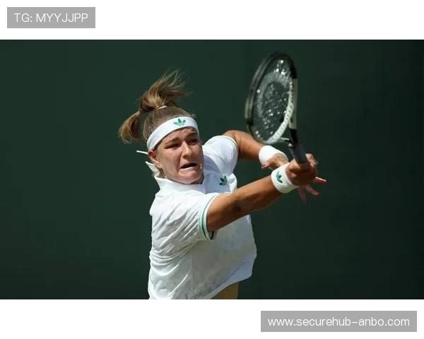 网球名将奋战温网季后赛 新星崭露头角引发赛事热议