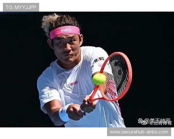 网球赛季精彩纷呈 世界顶级球员争锋对决争夺年终大奖